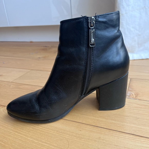 BLONDO leather waterproof & lined booties - Picture 2 of 5
